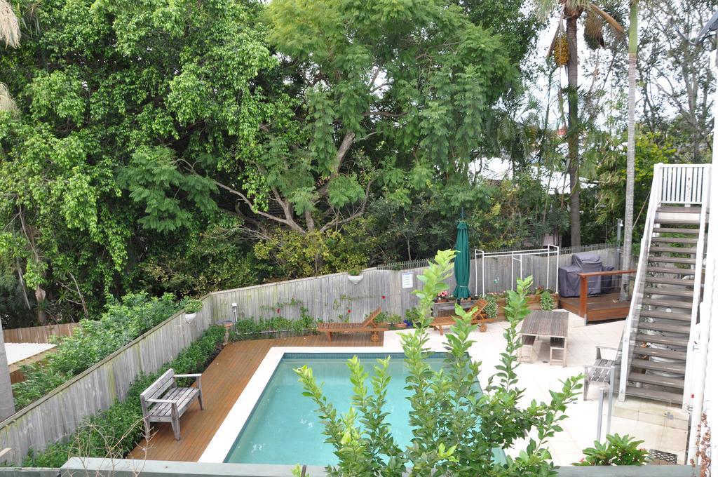 Modern 3 Bedroom Apartment In Traditional Queenslander , Patio, Leafy Yard, Pool Бризбейн Екстериор снимка