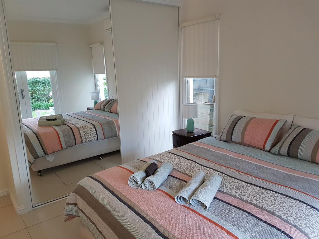 Modern 3 Bedroom Apartment In Traditional Queenslander , Patio, Leafy Yard, Pool Бризбейн Екстериор снимка